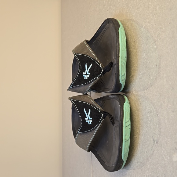 Kuru black, dark brown, and teal suppoertive thong flip flop sandals, size 8 - Picture 6 of 11